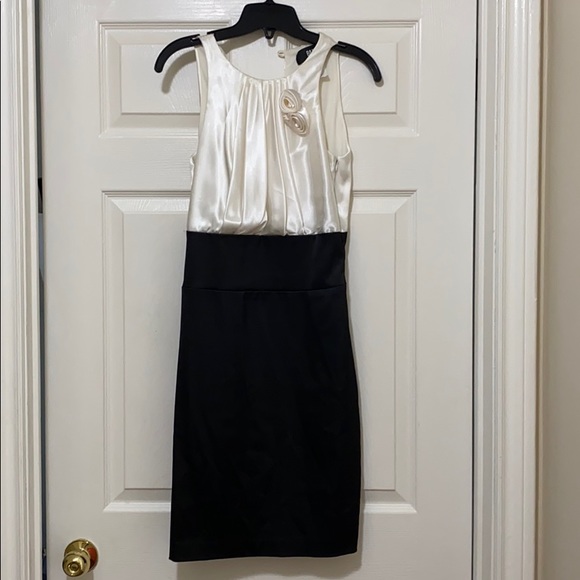 Colour-blocked black and white dress - Picture 1 of 9